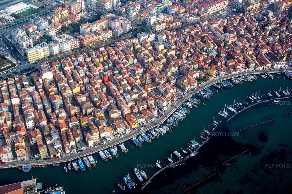 Aerial view: View of the town in Chioggia in the state Veneto, Italy. – Photo: IMG_087583.jpg taken on 04/06/2016 by Werner Riehm/FLY-FOTO.com – Resolution of the original: 5472 x 3648 px