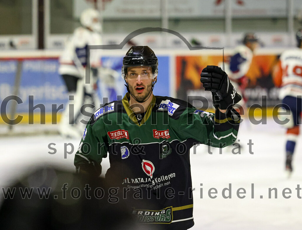 2023-03-07_049_TSV_Erding_gegen_ESC_Kempten | Erding, Deutschland, 07.03.2023:
Eishockey, Bayernliga Playoffs 2022 / 2023, Viertelfinale, TSV Erding gegen ESC Kempten, Endergebnis: 9:3

Bastian Cramer (Erding Gladiators, #34)

Foto: Christian Riedel / fotografie-riedel.net