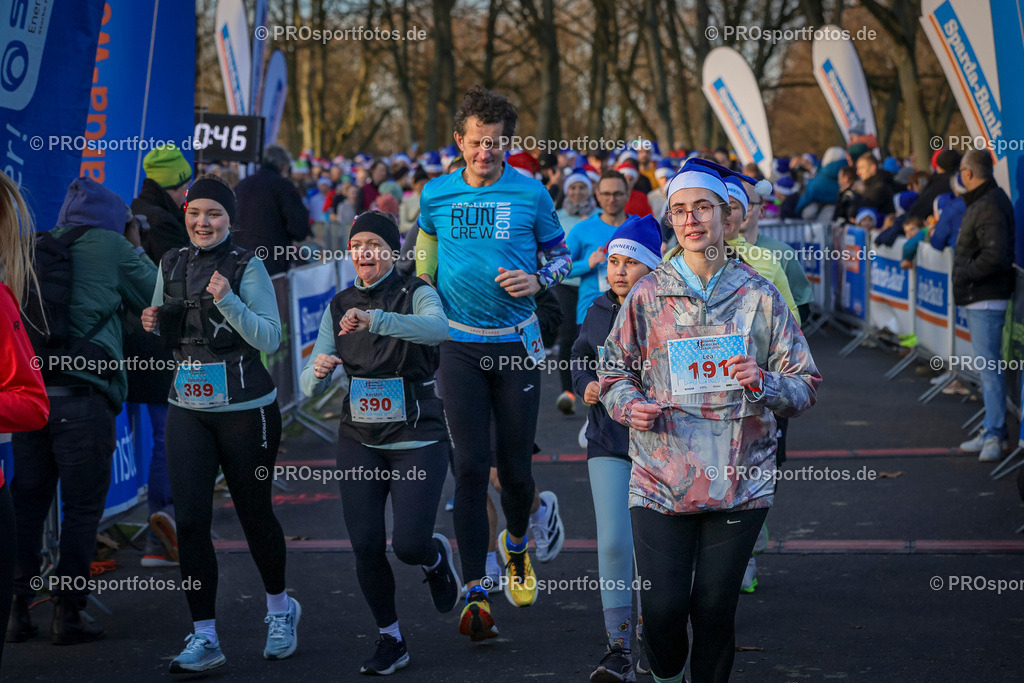 6. Bonner Nikolauslauf; Bonn, 14.12.2025 | Impressionen vom 6. Bonner Nikolauslauf am 14.12.2025 in Bonn (Nordrhein-Westfalen). 