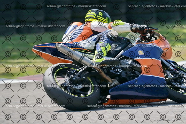 26BT02-1412 | markuskiefer.com - Realisiert mit Pictrs.com