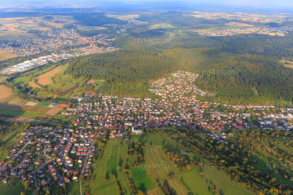 Luftbild: Ortsansicht von Westen im Ortsteil Bilfingen in Kämpfelbach im Bundesland Baden-Württemberg in Deutschland. Foto: IMG_103625.jpg vom 23.09.2017 durch Werner Riehm/FLY-FOTO.de
