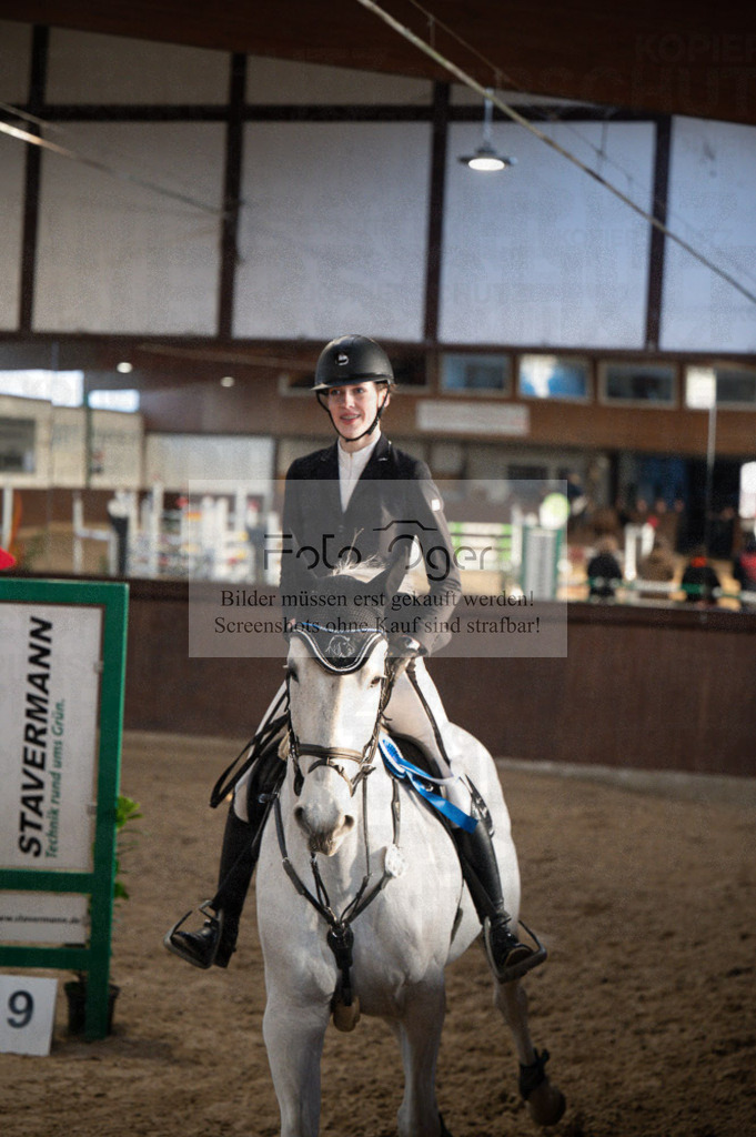 Hallenreittunier Voxtrup 2023 | Entdecke hochwertige Reitturnierfotos von Foto Oger. Professionell, emotional und authentisch – jetzt Lieblingsmomente im Shop bestellen.Deutschlandweite Turnierfotografie. - Realisiert mit Pictrs.com