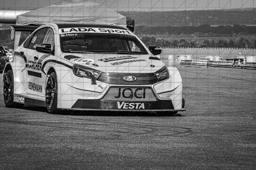 Lada Oreca Vesta WTCC | Foto vom 3. Classic Motor Weekend 18. - 20. August 2023 auf dem Flugplatz in Obermehler - Realisiert mit Pictrs.com