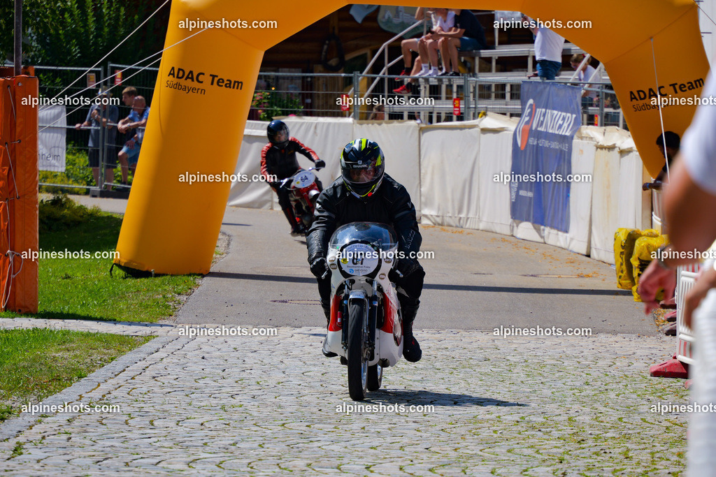 P1014748 | Erleben Sie atemberaubende, hochqualitative Fotos Ihrer Fahrt entlang der malerischen Alpenstraßen. Besuchen Sie alpineshots.com, um professionelle Aufnahmen Ihrer unvergesslichen Reise zu finden und zu kaufen - Realisiert mit Pictrs.com