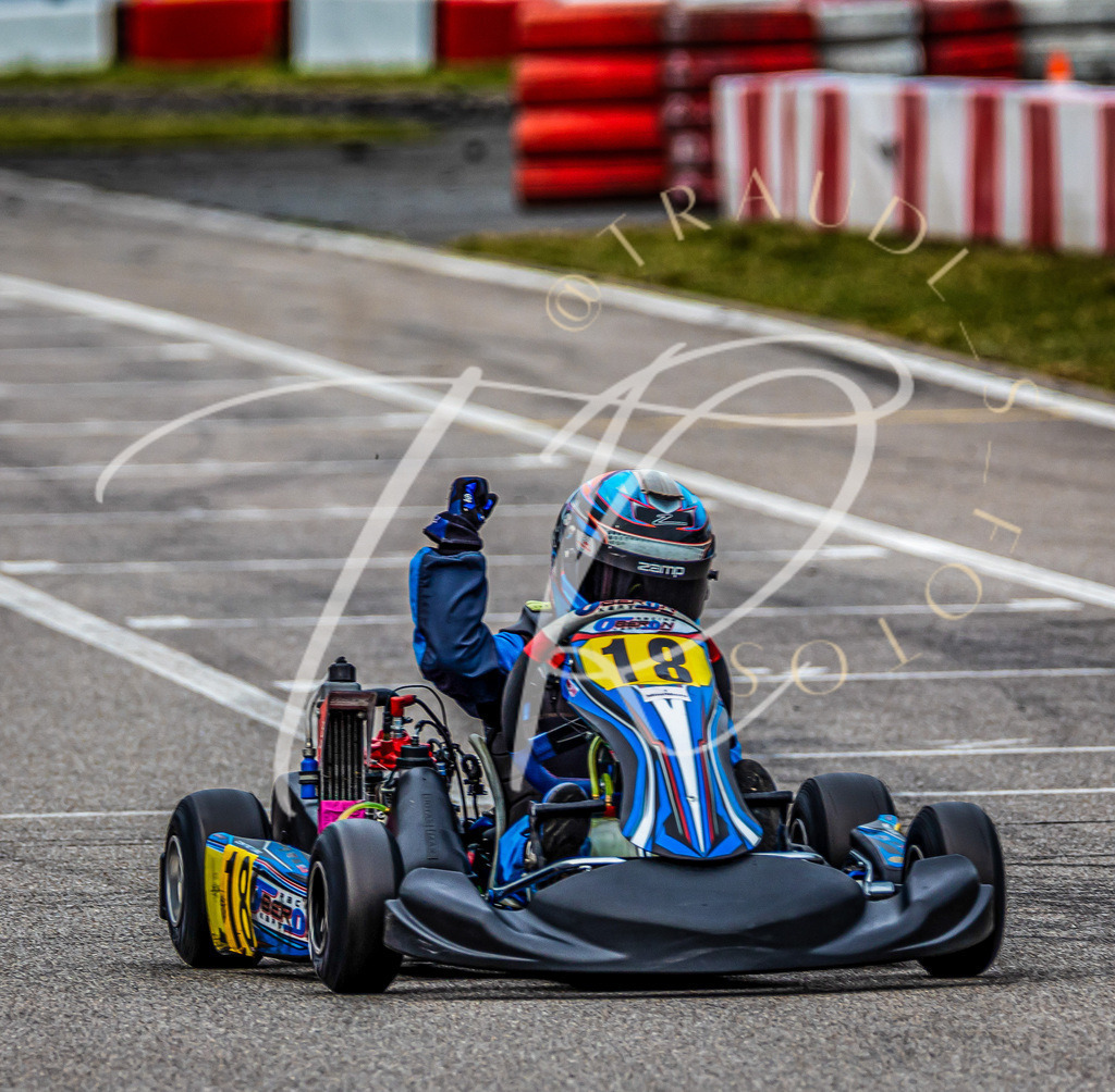 523d1af2c30e49cc9ae8b84e3479cd50 | traudl_s_fotos