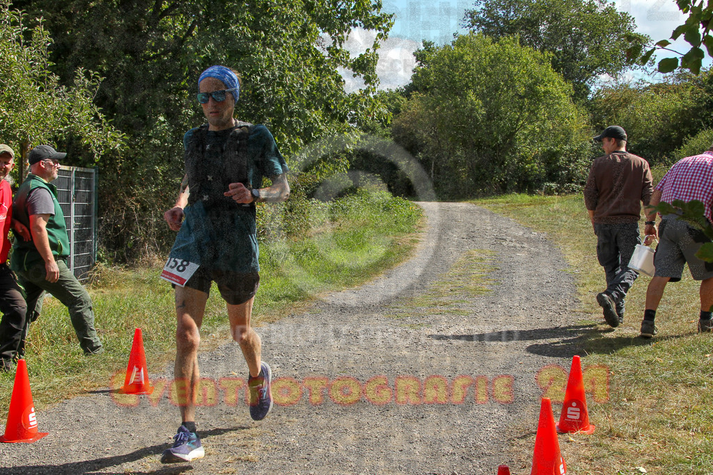 250830_1331_EV4_4261 | Sportfotografie im Rhein-Sieg Kreis, Köln, Bonn, NRW, Rheinland Pfalz, Hessen, etc. Unser Tätigkeitsfeld umfasst den Laufsport vom Volkslauf über den Marathon, Duathlon, Triathon bis zum Ultralauf wie Kölnpfad Ultra oder Schindertrail.
