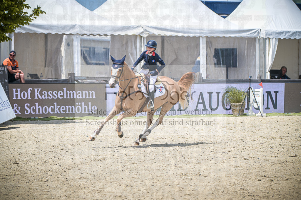 DOS_4760 | Entdecke hochwertige Reitturnierfotos von Foto Oger. Professionell, emotional und authentisch – jetzt Lieblingsmomente im Shop bestellen.Deutschlandweite Turnierfotografie. - Realized with Pictrs.com