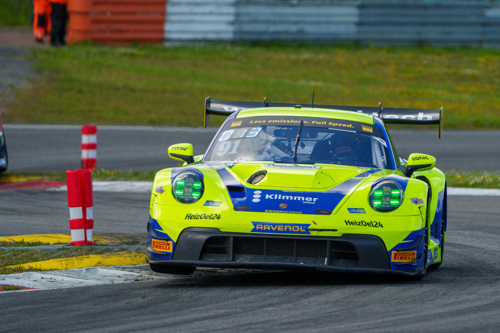 A7407818 | 14.07.2024 ADAC GT Masters Nürburgring Bild: #5 Kwanda Mokoena und Max Reis im AMG GT3 vom Haupt Racing Team - Realisiert mit Pictrs.com