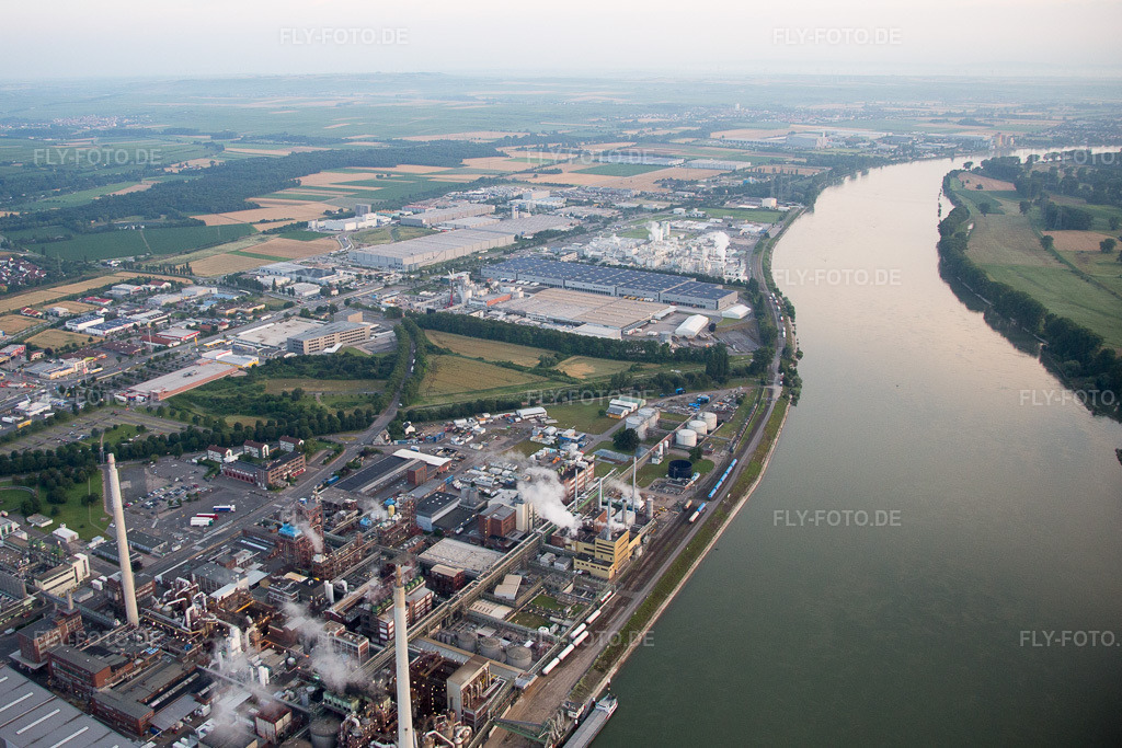 Luftbild: Synthomer Deutschland in Worms im Bundesland Rheinland-Pfalz in Deutschland. Foto: IMG_091161.jpg vom 07.07.2016 durch Werner Riehm/FLY-FOTO.de