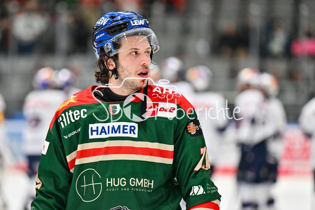 Augsburger Panther - EHC RB München | AUGSBURG, DEUTSCHLAND - 27. FEBRUAR: im Bild der verletzte Riley DAMIANI (Augsburger Panther 19) / Blut / Einzelfoto / Freisteller nach dem Match zwischen den Augsburger Panthern und dem EHC RB München am 46. Spieltag der Penny DEL im Curt Frenzel Stadion