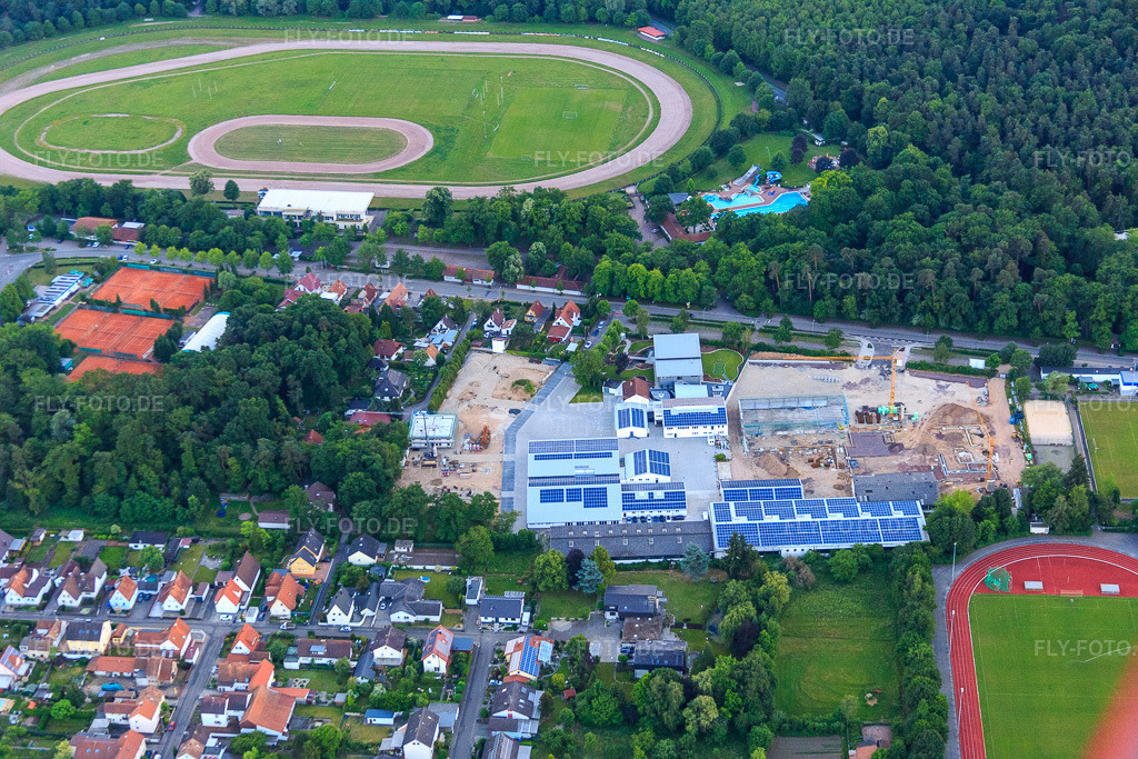 Luftbild: Quartier Lanzet aus Norden mit Hagebau Kompakt - Gillet Baustoffe GmbH in Herxheim bei Landau im Bundesland Rheinland-Pfalz in Deutschland. Foto: IMG_080415.jpg vom 05.06.2015 durch Werner Riehm/FLY-FOTO.deGillet Webseite