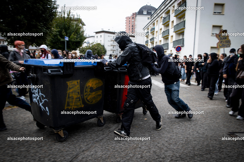 9L6A7282 | Des lycéens organisent de nouveaux blocages en Alsace le 13 octobre 2026, avant des rassemblements prévus à Strasbourg et à Mulhouse, en France. Cette mobilisation témoigne de la colère croissante des élèves face aux problèmes liés à l’éducation. Strasbourg - Realisiert mit Pictrs.com