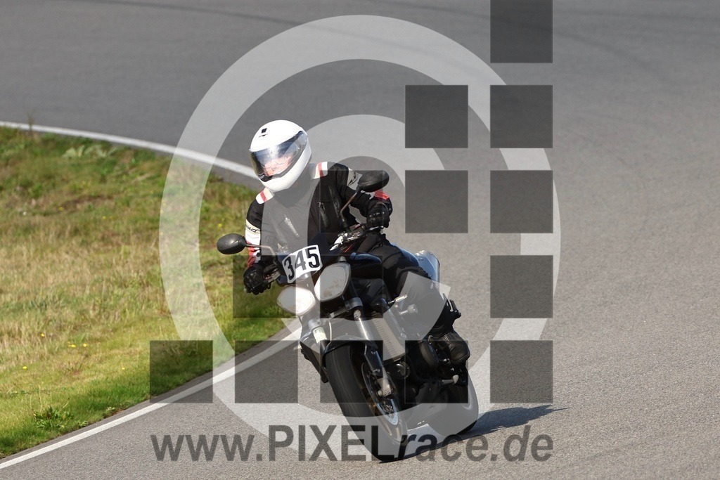 0345-20250919_12038 | Schöne Erinnerungen an spannende Momente - das festzuhalten ist unser Job. PIXELrace.de ist seit 2003 auf den Rennstrecken Europas unterwegs um die Action draußen beim Fahren und die wunderbare Stimmung imm Fahrerlager für euch einzufangen.