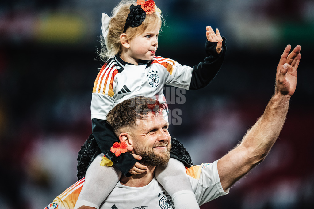 Fußball | Herren | UEFA-Fußball-Europameisterschaft 2024 | MD1 | Gruppe A | Deutschland vs. Schottland | 14.06.2024 | Niclas Füllkrug (#9, Deutschland) mit seiner Tochter nach dem Spiel