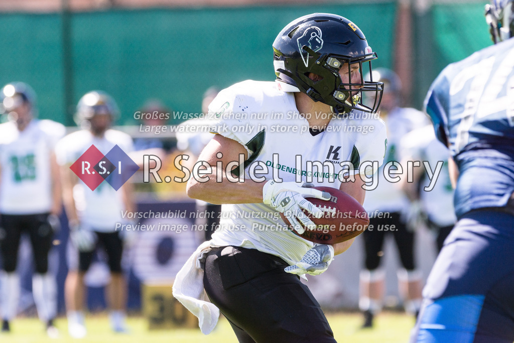 American Football, Saison 2022, Regionalliga Nord, Hamburg Blue Devils - Oldenburg Knights, Dr.-Hermann-Schnell-Sportplatz (Hamburg), 06.08.2022, 07. Gameweek | Nils Bünger (#6, Oldenburg, DE)