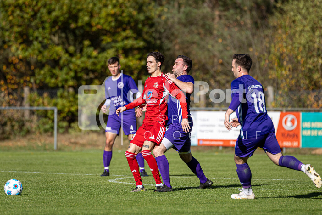 Sperber Veerßen - Stenzel_ Brian-David (dahinter Tobias Fischer) vs SV Holdenstedt II 191025 dlP | immodelaporte-sportfotos - Realisiert mit Pictrs.com