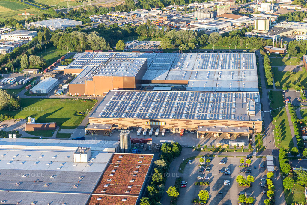 Luftbild: John Deere Werk in Bruchsal im Bundesland Baden-Württemberg in Deutschland. Foto: IMG_115278.jpg vom 13.06.2019 durch Werner Riehm/FLY-FOTO.de