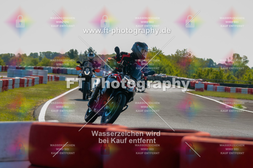 Moto-TeamOBK-21263 | Hier findet Ihr Bilder von Touristenfahrten auf der Nürburgring Nordschleife oder von anderen Veranstaltungen die ich besucht habe. Viel Spass beim Durch Schauen 