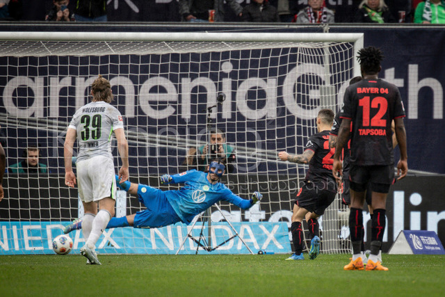 German Bundesliga, Bayer 04 Leverkusen vs. VfL Wolfsburg, 04.04.2026 | LEVERKUSEN, GERMANY - APRIL 4, 2026 :  Penalty, Alejandro Grimaldo (Bayer 04 Leverkusen, 20) goals against Keeper Kamil Grabara (VfL Wolfsburg, 1) during the German Bundesliga match on gameday 28 between Bayer 04 Leverkusen vs. VfL Wolfsburg at BayArena on April 4, 2026 in Leverkusen, Germany. DFL REGULATIONS PROHIBIT ANY USE OF PHOTOGRAPHS AS IMAGE SEQUENCES AND/OR QUASI-VIDEO.