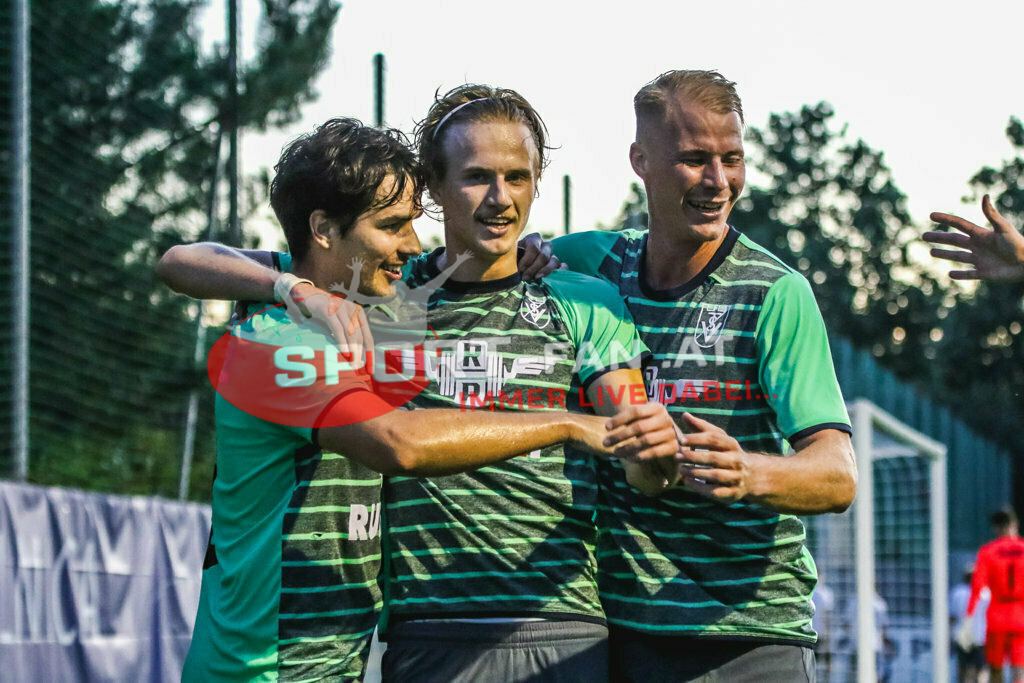 SAK Klagenfurt - VST Völkermarkt 4-5, Kärntner Liga 3. Runde | Anze Pisek (VST Völkermark #9) Mario Kuester (VST Völkermark #11) Matthias Maierhofer (VST Völkermark #15) SAK Klagenfurt - VST Völkermarkt 4-5 am 11.08.2023 in Klagenfurt
(SAK Sportpark), Austria, (Photo by Ernst Krawagner sport-fan.at) - Realisiert mit Pictrs.com