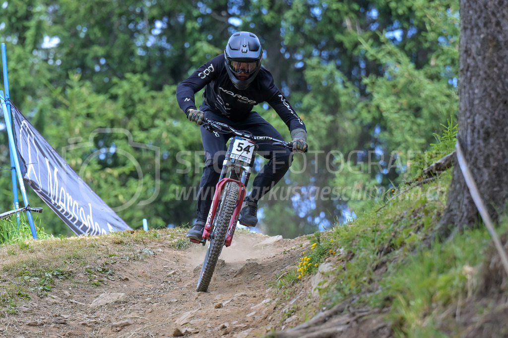 UCI Mountain Bike World Cup Lenzerheide 2022 - Downhill - 9. July 2022 | UCI Mountain Bike World Cup Lenzerheide 2022 - Downhill
Bike Kingdom, Lenzerheide
#54 CRUZ Lucas (CAN)
Bild: Sportfotografie Markus Aeschimann | www.markus-aeschimann.ch - Realisiert mit Pictrs.com