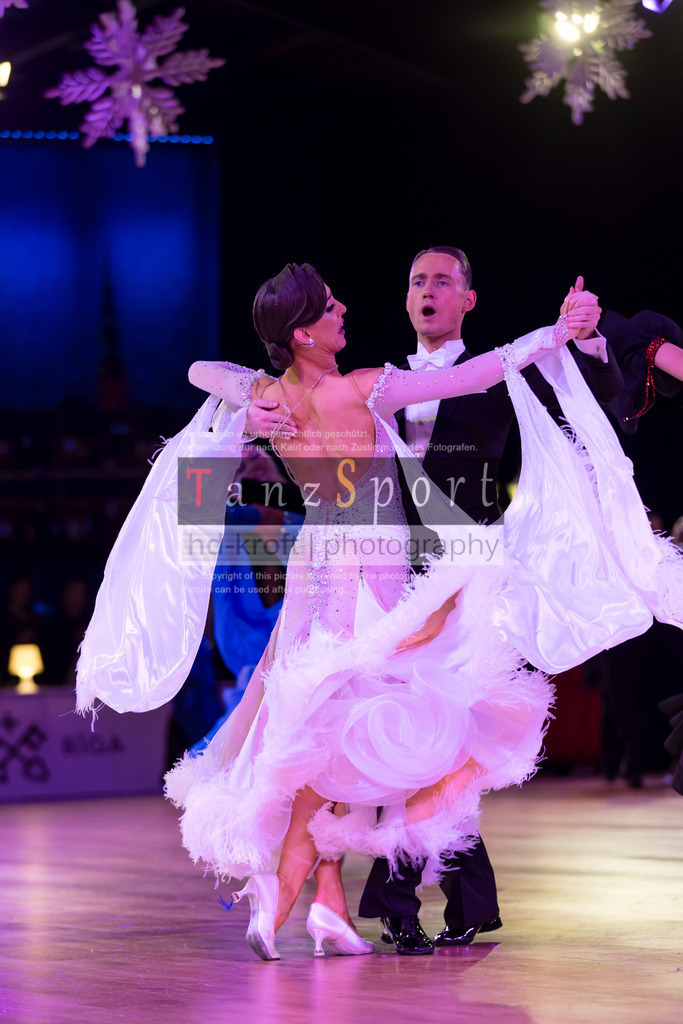 20241215_WDSF_Int_Open_Std-Riga-9073 | Tanzsportbilder, Standardtanz, Lateintanz, WDSF, DTV, LTVB, dancecomp, goc, hessen tanzt, blaues band der spree, walzer, tango, wiener walzer, slowfox, quickstepp, samba, rumba, cha-cha-cha, paso doble. jive, hd-kroft photography, turniertanzsport