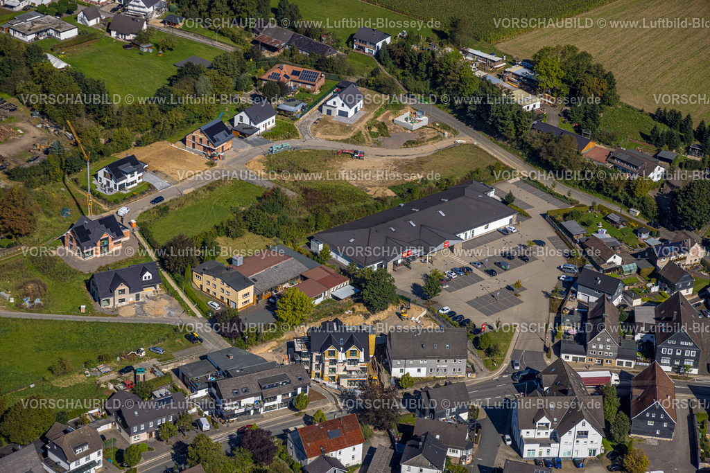 Lennestadt230909711Elspe | Luftbild, Penny Supermarkt, Baustelle mit Neubau-Wohnsiedlung Bockhelle, Elspe, Lennestadt, Sauerland, Nordrhein-Westfalen, Deutschland