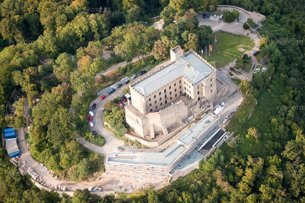 Luftbild: Hambach, Hambacher Schloß im Ortsteil Hambach an der Weinstraße in Neustadt im Bundesland Rheinland-Pfalz in Deutschland. Foto: IMG_33060.jpg vom 04.09.2010 durch Werner Riehm/FLY-FOTO.de