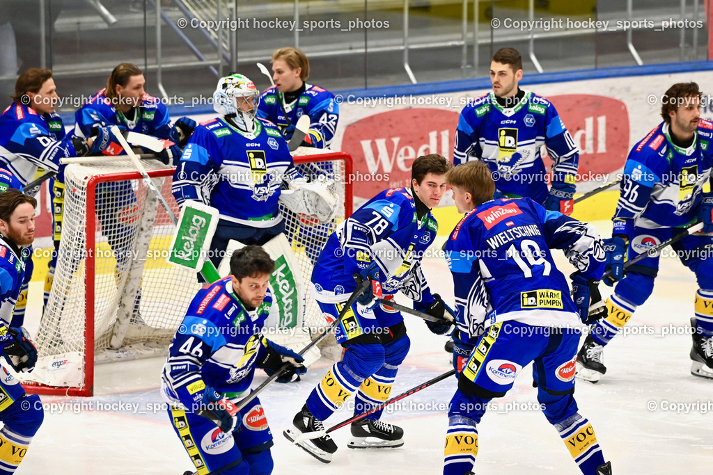EC IDM Wärmepumpen VSV vs. HC Pustertal | EC VSV Mannschaft, EC IDM Wärmepumpen VSV vs. HC Pustertal, EC IDM Wärmepumpen VSV vs. HC Pustertal am 15.11.2024 in Villach (Stadthalle Villach), Austria, (Photo by Bernd Stefan)