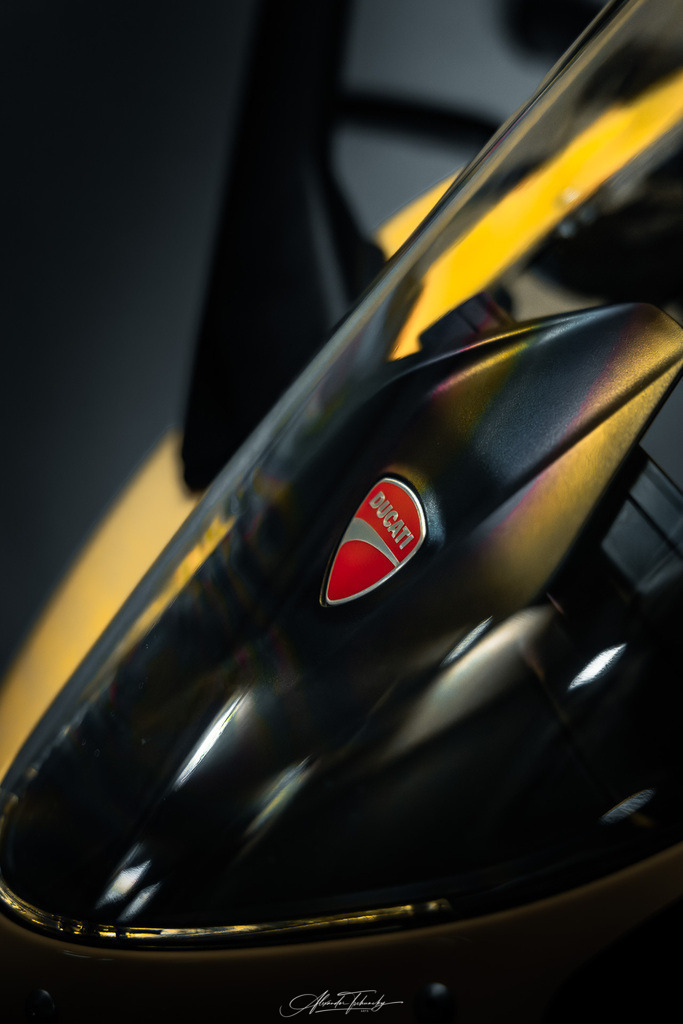 Ducati Panigake V2S | Entdecken Sie die faszinierende Welt von Alexander Tschuncky Arts: Kreative Fotografie, atemberaubende Automobilkunst und hochwertiger Bilderdruck. Lassen Sie sich inspirieren! - Realisiert mit Pictrs.com