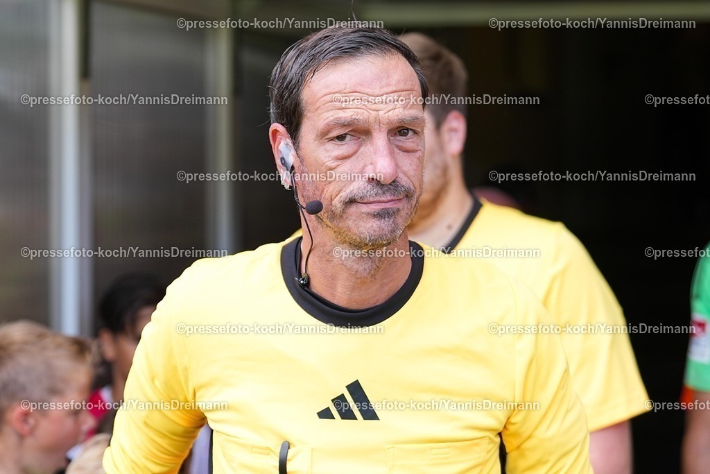 xYDR20072501051 | 20.07.2025, xydrx, Fußball, Rot Weiss Ahlen - FC Schalke 04, Testspiel, Wersestadion: Hendrik Rottkord (Schiedsrichter)