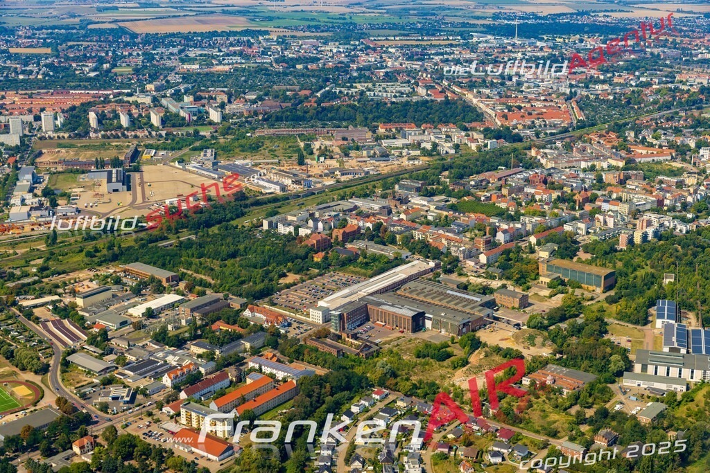 Magdeburg Bild- Das Luftbild wurde 2025 vom UL-Flugzeug heraus erstellt ( keine Drohne bzw. Drohnenaufnahme ) - Hochauflösende Luftaufnahme -Nicht vergleichbar mit Google Maps oder Satelittenbilder- Die Geschenkidee !Mit Lizenz und Bildrechte bestellbar - CC