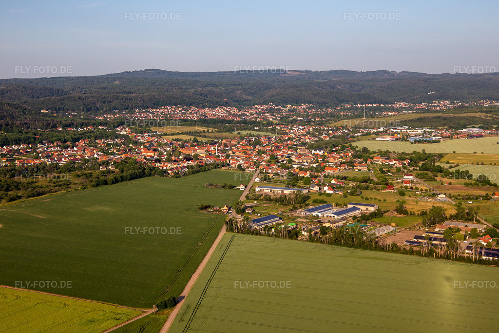 Luftbild: Herzfeldweg im Ortsteil Rieder in Ballenstedt im Bundesland Sachsen-Anhalt in Deutschland. Foto: IMG_136308.jpg vom 15.06.2023 durch Werner Riehm/FLY-FOTO.de
