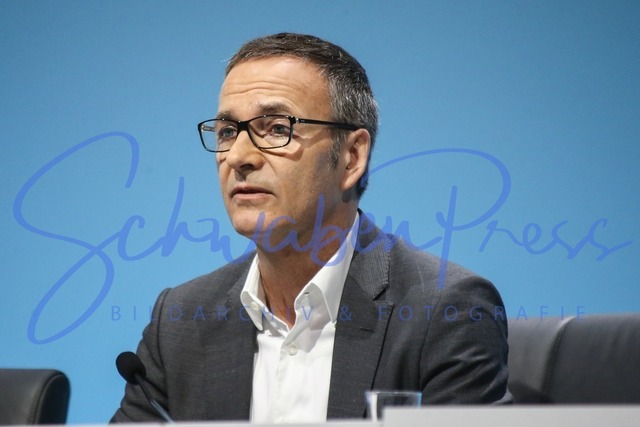 020217Ho199 | Bodo Uebber
 / Jahrespressekonferenz der Daimler AG, Germany, Carl Benz Center, Stuttgart, 20170202