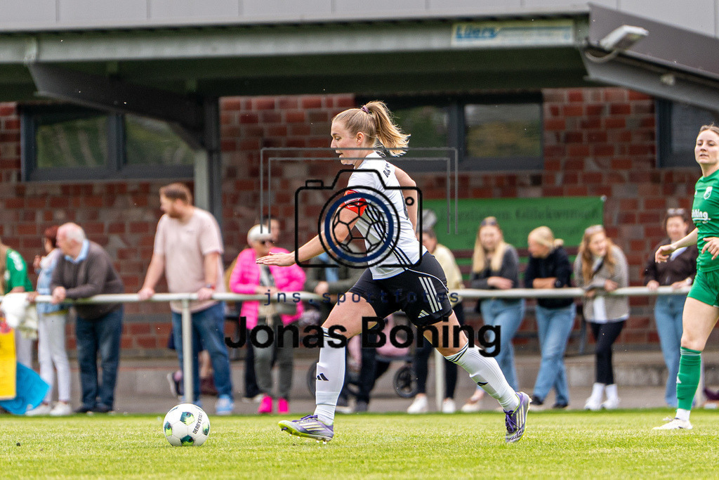 Fußball I Frauen I Saison 2025-2026 I Oberliga Niedersachsen I 22. Spieltag I TuS Lutten - DJSK-SV Bunnen I 00074 | jns.sportfotos - Realisiert mit Pictrs.com