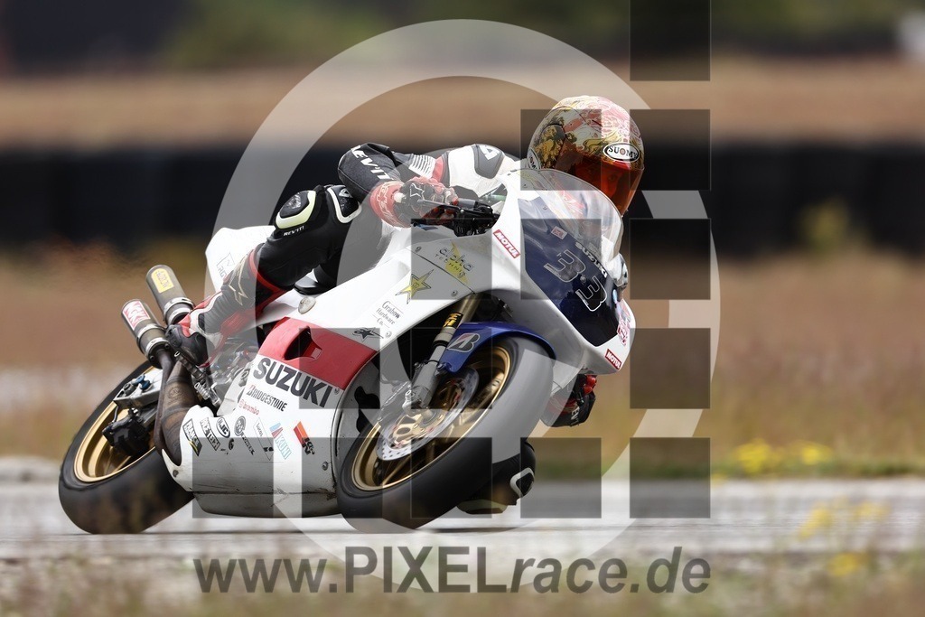 0033-20240511_01622 | Schöne Erinnerungen an spannende Momente - das festzuhalten ist unser Job. PIXELrace.de ist seit 2003 auf den Rennstrecken Europas unterwegs um die Action draußen beim Fahren und die wunderbare Stimmung imm Fahrerlager für euch einzufangen.