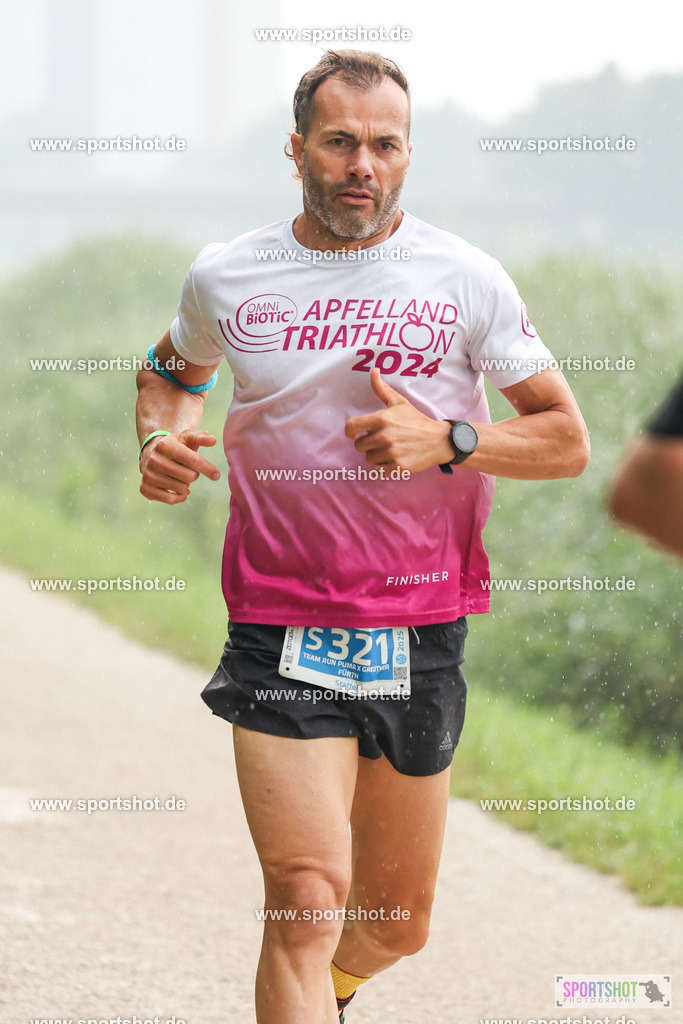 LUR_1315 | 34. M-net Erlanger Triathlon 2025 #erlangertriathlon  #mnettriathlon2025 #mnettriathlon #team #olympischedistanz #mitteldistanz #triathlon #maindonaukanal  #erlangertriathlon2025 #yourpictrs #tv1848 #tv1848erlangen  #triathlonbayern #sportinerlangen #demsportverbunden #sportshot_your_pictrs Copyright: www.sportshot.de