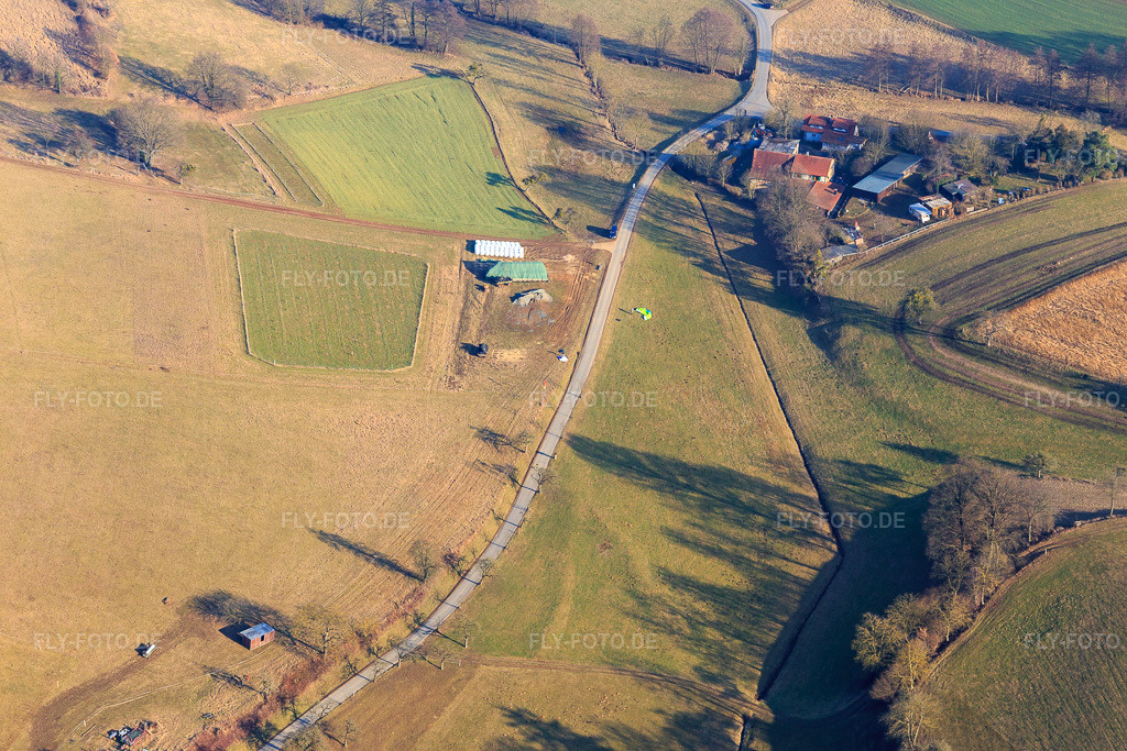 Luftbild: Gleitschirmlandeplatz in Fränkisch-Crumbach im Bundesland Hessen in Deutschland. – Foto: IMG_096636.jpg vom 14.02.2017 durch Werner Riehm/FLY-FOTO.de – Auflösung des Originals: 5472 x 3648 px – Gleitschirm Tandemflüge in Hessen, Odenwald und Aschaffenburg. - Gleitschirm Tandemflug schon ab 100,-€ - Mitfliegen oder Gutschein als Geschenkidee sichern!