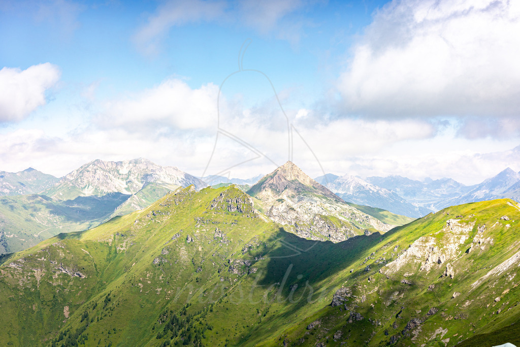 Schareck | Sommerwanderung im Salzburger Lungau, fotografiert vom Speiereck Gipfel aus. - Realisiert mit Pictrs.com