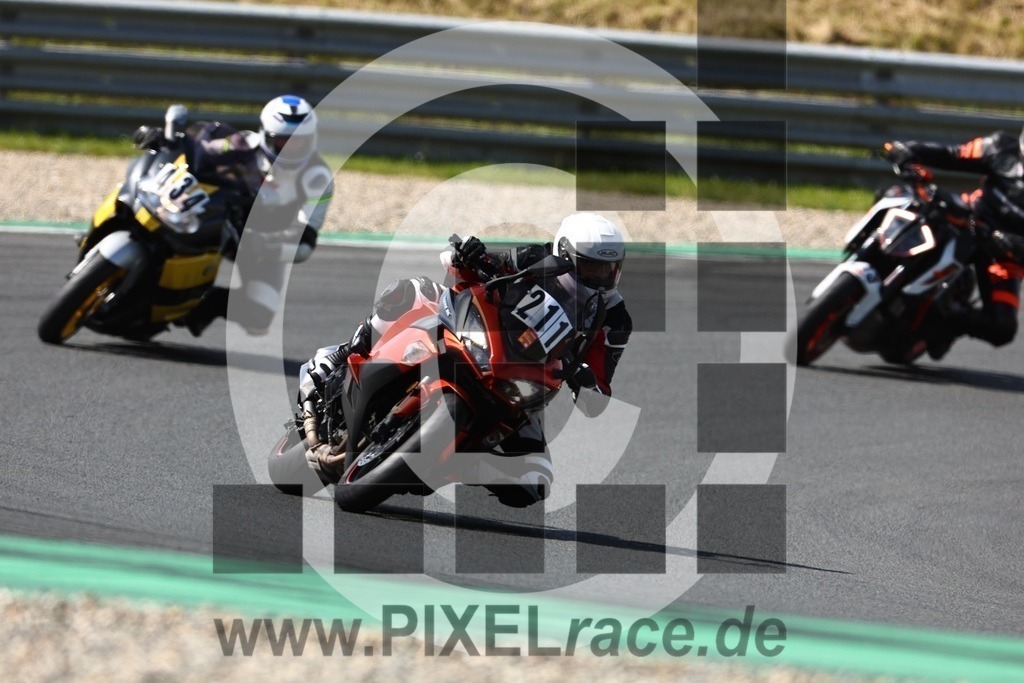 0211-20240618_04458 | Schöne Erinnerungen an spannende Momente - das festzuhalten ist unser Job. PIXELrace.de ist seit 2003 auf den Rennstrecken Europas unterwegs um die Action draußen beim Fahren und die wunderbare Stimmung imm Fahrerlager für euch einzufangen.
