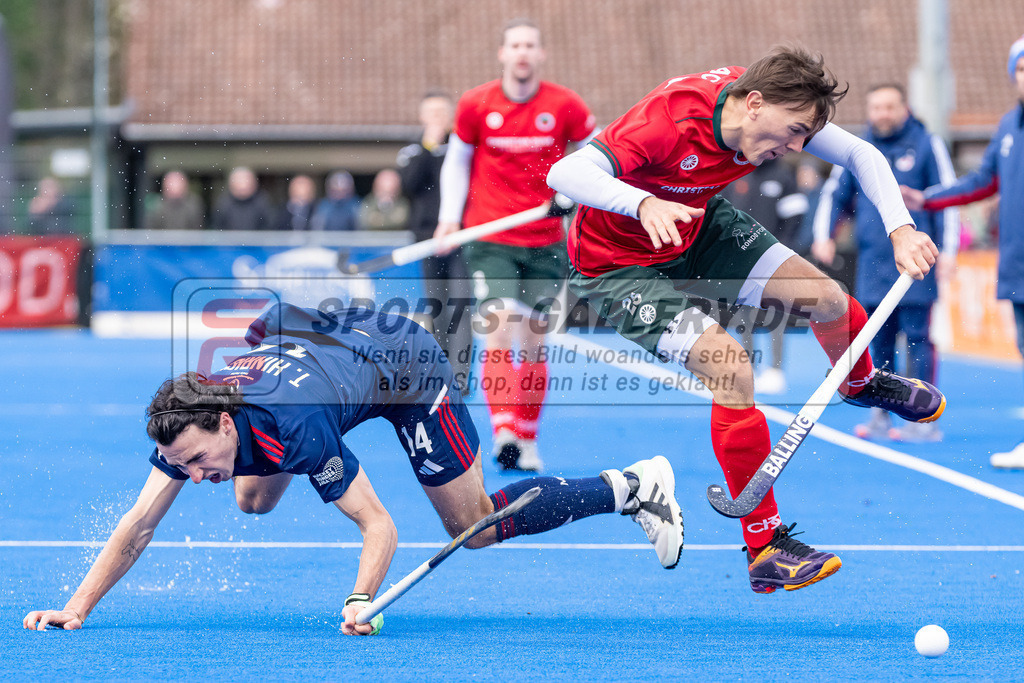 HK_20240323_109986 | 1. Bundesliga Hockey Herren Crefelder HTC - Mannheimer HC am 23.3.2024 Crefelder HTC  Hüttenallee, Krefeld , Teo Hinrichs ( Mannheimer HC #14 ) im Zweikampf mit Acosta Nicolas ( Crefelder HTC #25 )