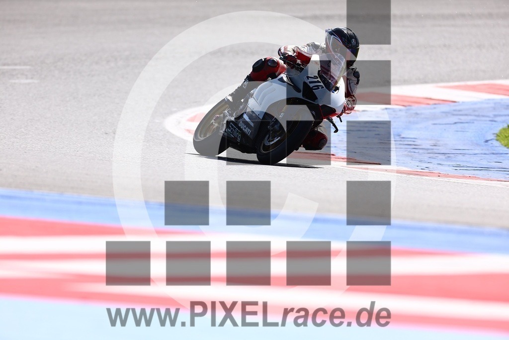 0216-20240928_06570 | Schöne Erinnerungen an spannende Momente - das festzuhalten ist unser Job. PIXELrace.de ist seit 2003 auf den Rennstrecken Europas unterwegs um die Action draußen beim Fahren und die wunderbare Stimmung imm Fahrerlager für euch einzufangen.