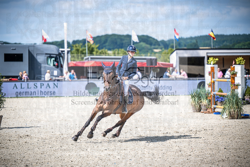 DOS_2473 | Entdecke hochwertige Reitturnierfotos von Foto Oger. Professionell, emotional und authentisch – jetzt Lieblingsmomente im Shop bestellen.Deutschlandweite Turnierfotografie. - Realisiert mit Pictrs.com
