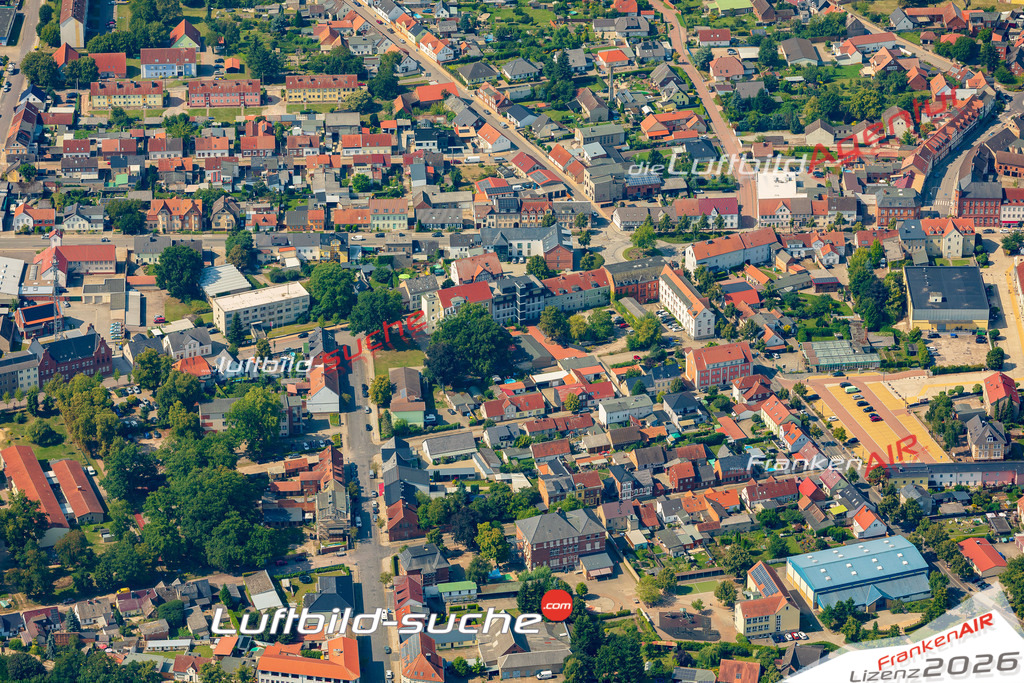 Vs Google Maps Osterburg - Die Luftaufnahme wurde 2025 vom UL-Flugzeug heraus erstellt ( keine Drohnenaufnahme ) - Hochauflösende Luftaufnahme - für Wandbilder und großformatige Ausdrucke geeignet. Das besondere Geschenk!Hier alle&nbsp;Infos zur Lizenzierung der LuftaufnahmeWir fliegen auch dieses Jahr wieder in Ihre Region um Luftbilder zu erstellen.- Luftbild anfragen