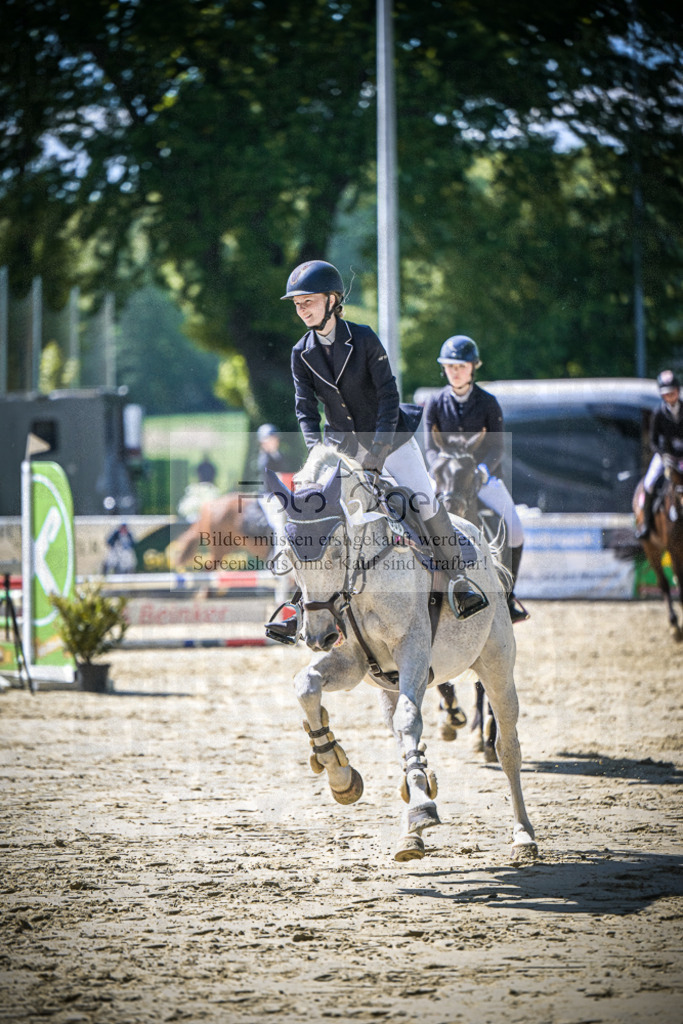 DOS_1673 | Entdecke hochwertige Reitturnierfotos von Foto Oger. Professionell, emotional und authentisch – jetzt Lieblingsmomente im Shop bestellen.Deutschlandweite Turnierfotografie. - Realisiert mit Pictrs.com
