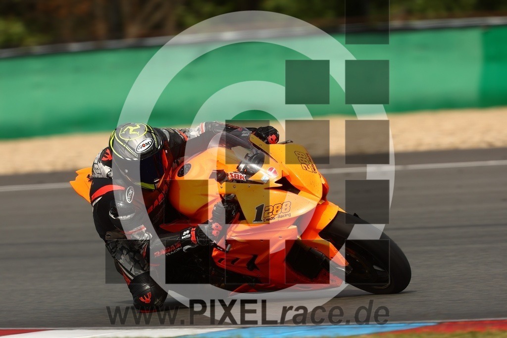 1288-20260828_03118 | Schöne Erinnerungen an spannende Momente - das festzuhalten ist unser Job. PIXELrace.de ist seit 2003 auf den Rennstrecken Europas unterwegs um die Action draußen beim Fahren und die wunderbare Stimmung imm Fahrerlager für euch einzufangen.