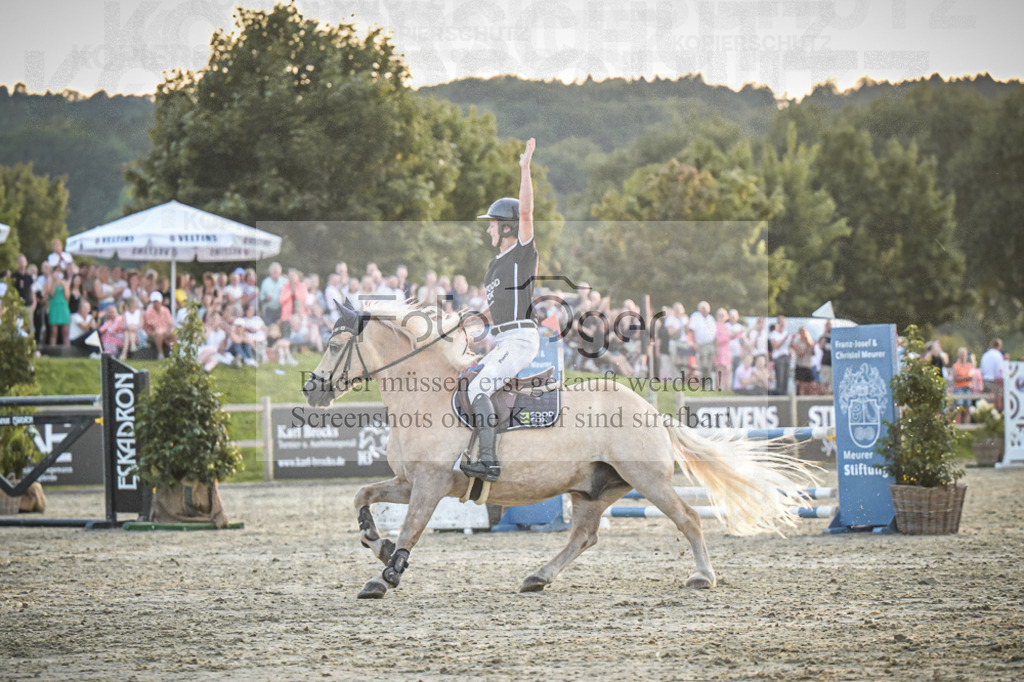 DOS_2389 | Entdecke hochwertige Reitturnierfotos von Foto Oger. Professionell, emotional und authentisch – jetzt Lieblingsmomente im Shop bestellen.Deutschlandweite Turnierfotografie. - Realisiert mit Pictrs.com