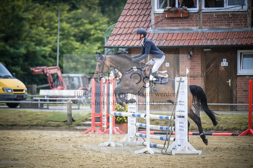 DOS_1477 | Entdecke hochwertige Reitturnierfotos von Foto Oger. Professionell, emotional und authentisch – jetzt Lieblingsmomente im Shop bestellen.Deutschlandweite Turnierfotografie. - Realisiert mit Pictrs.com