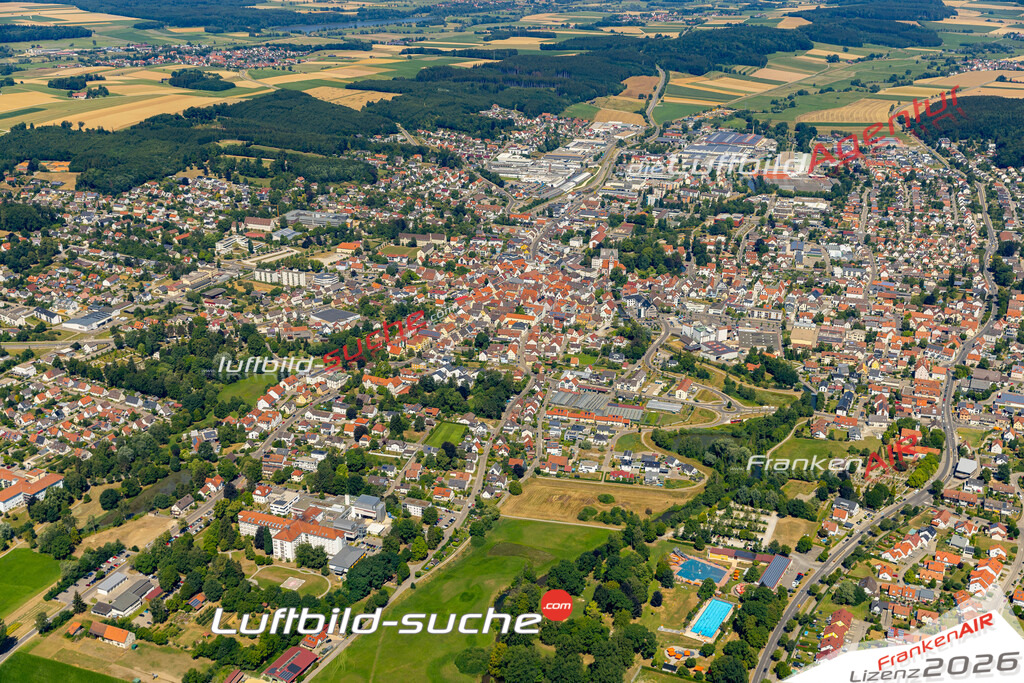 Das Luftbild der Stadt Krumbach wurde 2022 vom Flugzeug heraus erstellt (keine Drohnen-Aufnahmen) Aufnahmehöhe ca.450 Meter- hohe Bildauflösung und Druck-Qualität. Garantiert!