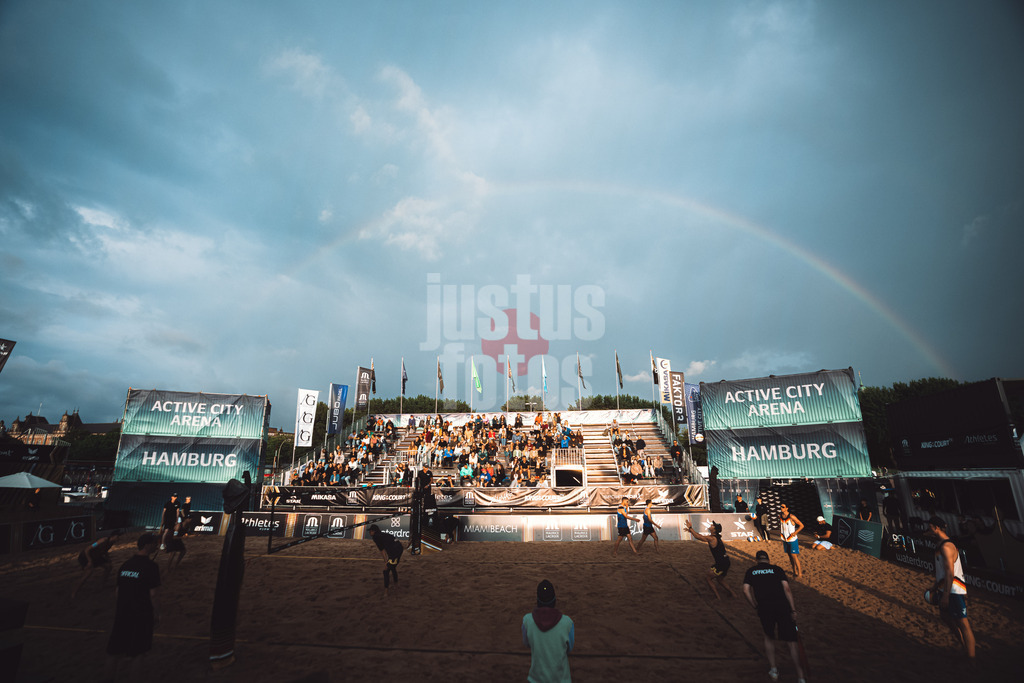 Beachvolleyball | Männer | Queen and King of the Court | Hamburg | 31.05.2024 | Ein Regenbogen über der Active City Arena